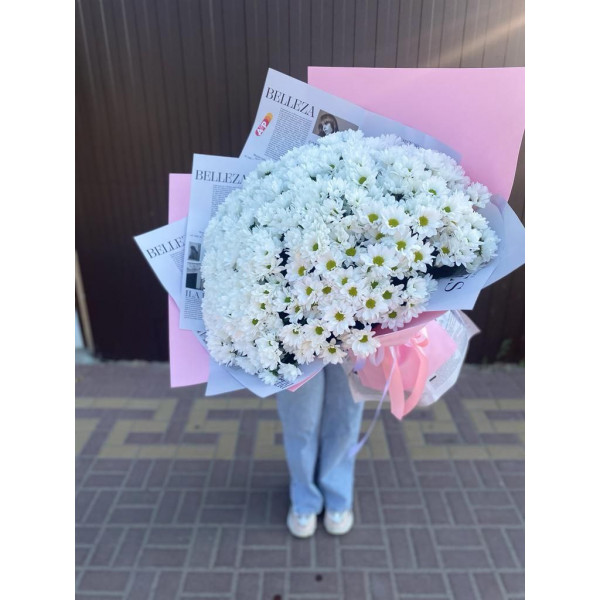 61 белая хризантема  в корзинке. Букет из белых кустовых хризантем 70 см.